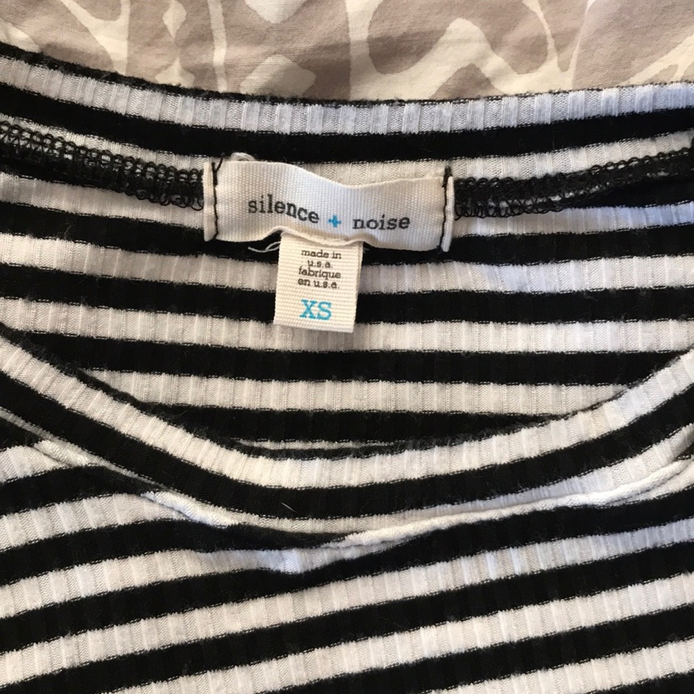 Stripped Crop Top - Picture 2 of 2